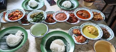 https://horego-prod-outlets-photos.s3.ap-southeast-3.amazonaws.com/horego.com/medan-tuntungan/restaurant/warung-nasi-menu-kampung/review/thumbnail/af1qipmeskxgiueweq_gbcnpz1rgtn_xvsc3k4wjmsh3.jpg