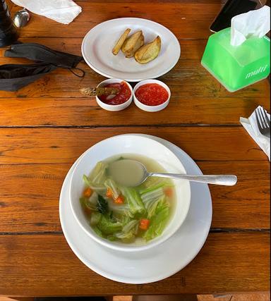 https://horego-prod-outlets-photos.s3.ap-southeast-3.amazonaws.com/horego.com/mengwi/bar/warung-amo-ribs-kampung-tuka/review/thumbnail/af1qipnxylbvfvikgslw_lbx9wx6d3w8ghsm3ebfmqy.jpg