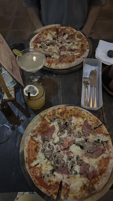 https://horego-prod-outlets-photos.s3.ap-southeast-3.amazonaws.com/horego.com/mengwi/restaurant/garden-canggu-by-pizza-house/review/thumbnail/af1qipm924xliwsisnrpu4ezuevd3p-n-0qlzit1rn4k.jpg