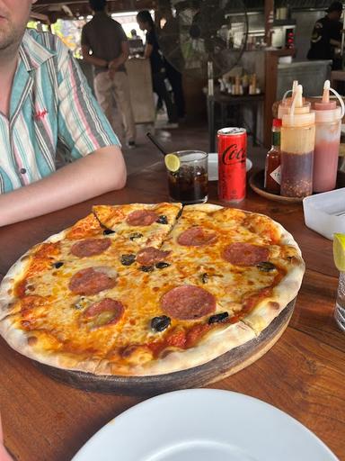 https://horego-prod-outlets-photos.s3.ap-southeast-3.amazonaws.com/horego.com/mengwi/restaurant/garden-canggu-by-pizza-house/review/thumbnail/af1qipng1z7vsowz3tikeovfqnlun9h7cfqhdykonlmi.jpg