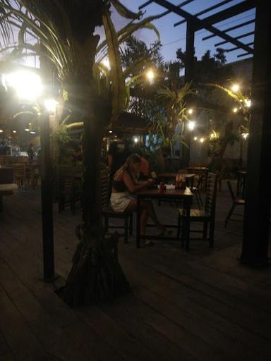 https://horego-prod-outlets-photos.s3.ap-southeast-3.amazonaws.com/horego.com/mengwi/restaurant/garden-canggu-by-pizza-house/review/thumbnail/af1qipp8mg472zaufzyirdhn0yh4cnhrtolv4wxbzut1.jpg