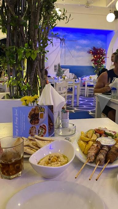 https://horego-prod-outlets-photos.s3.ap-southeast-3.amazonaws.com/horego.com/mengwi/restaurant/santorini-greek-restaurant-canggu/review/thumbnail/af1qiporfyy_l7a3shkno2469wdshcnetjkeizob2xod.jpg