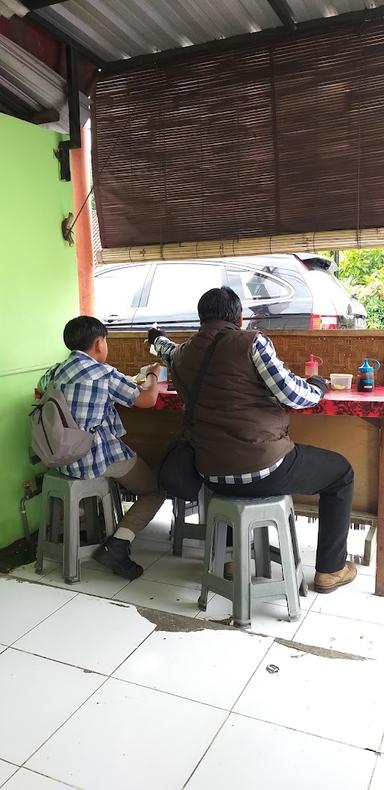 https://horego-prod-outlets-photos.s3.ap-southeast-3.amazonaws.com/horego.com/mengwi/restaurant/warung-bu-jero-soto-sapi/review/thumbnail/af1qipohr30u9nuyvyqugfqrrfiigeedhewtzspftc5c.jpg