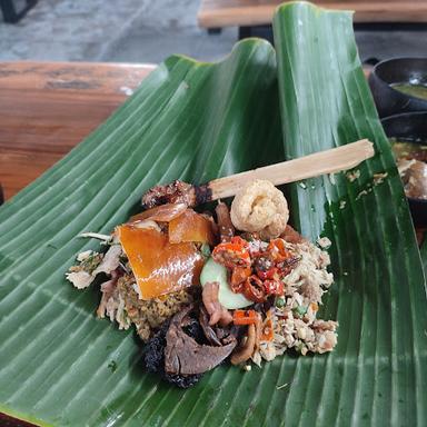 https://horego-prod-outlets-photos.s3.ap-southeast-3.amazonaws.com/horego.com/mengwi/restaurant/warung-pan-becik-spesial-celeng-sempidi/review/thumbnail/af1qipohokumayfpuvhan4ogckrruyytja7e6ipplzii.jpg