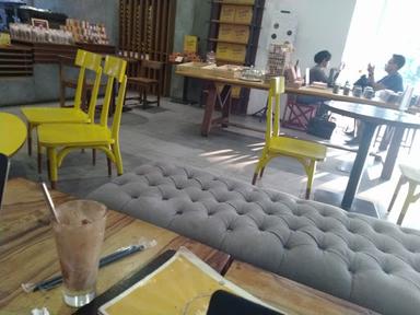 https://horego-prod-outlets-photos.s3.ap-southeast-3.amazonaws.com/horego.com/menteng/cafe/pipiltin-cocoa/review/thumbnail/af1qipnblfqqn9pqxq_hzr4f3p03f-rr6ztqcjvquvim.jpg