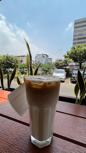 https://horego-prod-outlets-photos.s3.ap-southeast-3.amazonaws.com/horego.com/menteng/cafe/starbucks-menteng/review/thumbnail/af1qipmn5zfyctbw5zwmlve1cqdytc7-2k1wcrkr1-7z.jpg