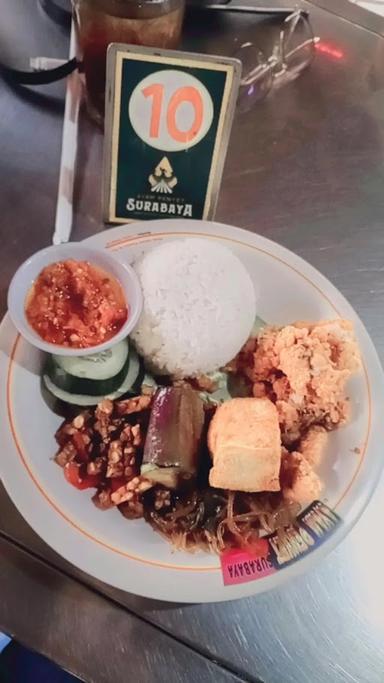 https://horego-prod-outlets-photos.s3.ap-southeast-3.amazonaws.com/horego.com/mertoyudan/restaurant/ayam-penyet-surabaya-magelang/review/thumbnail/af1qippm_najmijqvotqx95ml4k2mplf55lui1g_yl6g.jpg