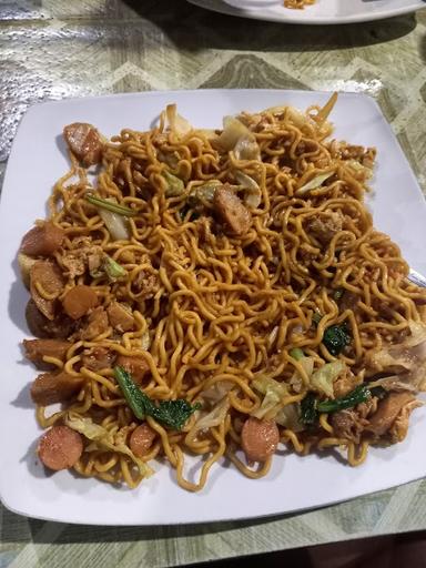 https://horego-prod-outlets-photos.s3.ap-southeast-3.amazonaws.com/horego.com/mijen/restaurant/bakmi-surabaya/review/thumbnail/af1qipmndon23p8padme-sexlkcm6mat_dy1lr5cifg3.jpg