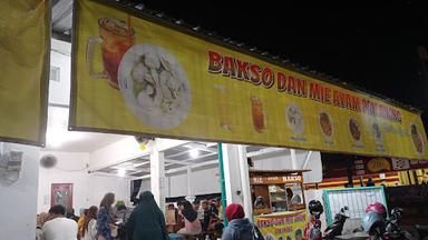 https://horego-prod-outlets-photos.s3.ap-southeast-3.amazonaws.com/horego.com/mijen/restaurant/bakso-dan-mie-ayam-pak-anang/review/thumbnail/af1qipnb918_4fqowr7euthutoog75g99xx-lgjcnnt5.jpg