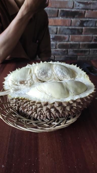 https://horego-prod-outlets-photos.s3.ap-southeast-3.amazonaws.com/horego.com/mijen/restaurant/durian-kholil-semarang/review/thumbnail/af1qipoasjbihrnk99lwthctgjygs_knkuwgcdej3rti.jpg