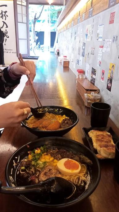 https://horego-prod-outlets-photos.s3.ap-southeast-3.amazonaws.com/horego.com/mijen/restaurant/sai-ramen-semarang/review/thumbnail/af1qipmxpe9toyrpylmuodmvgvtjkclo9mdnxokouytz.jpg