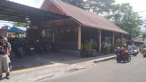 Warung Babi Guling Bu Komang Delod Cargo Negara review