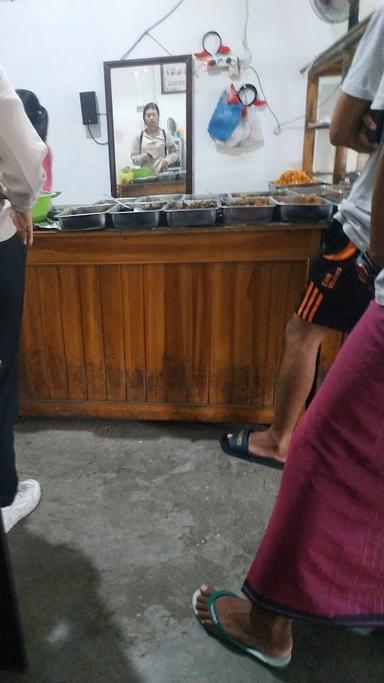 https://horego-prod-outlets-photos.s3.ap-southeast-3.amazonaws.com/horego.com/negara/restaurant/warung-nasi-tempong-sehati/review/thumbnail/af1qipmraszeilostypfe7gogwelemxjn-vtc8u9exq.jpg