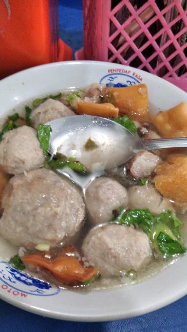 https://horego-prod-outlets-photos.s3.ap-southeast-3.amazonaws.com/horego.com/ngaliyan/restaurant/bakso-bogem-klenger-gondoriyo/review/thumbnail/af1qipp_xbiue-rn3xzmunuxhfltskycsuz3dzqxfpra.jpg