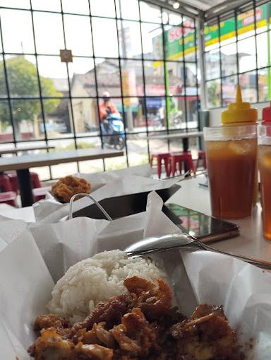 https://horego-prod-outlets-photos.s3.ap-southeast-3.amazonaws.com/horego.com/ngemplak/restaurant/chicken-crush-ayam-geprek-kaliurang/review/thumbnail/af1qippuhx7cpx5hzerralxbxs4cgjivsggahti_lult.jpg