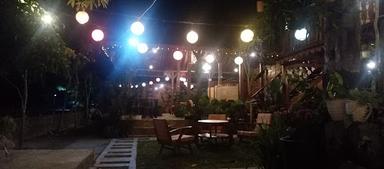 https://horego-prod-outlets-photos.s3.ap-southeast-3.amazonaws.com/horego.com/ngemplak/restaurant/kopi-resto-teras-gendhis/review/thumbnail/af1qipmezfwqixkiz-ozl7atvesuftx0jnoizz6hrfob.jpg