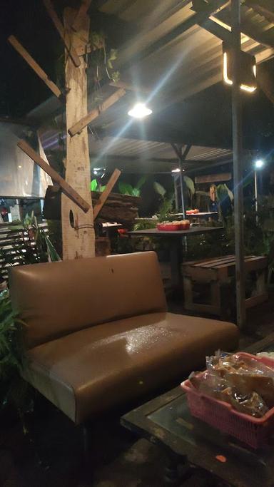 https://horego-prod-outlets-photos.s3.ap-southeast-3.amazonaws.com/horego.com/ngemplak/restaurant/warung-bajigur-pak-gundul/review/thumbnail/af1qipptxh6jp6qfep3l16gchwormlaq7wjuvl4bozvs.jpg