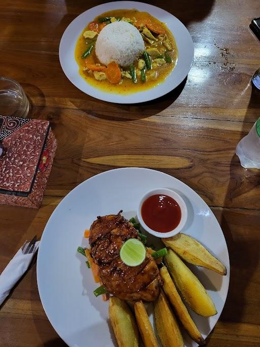 Warung Cardamon Penidabar&Grill review