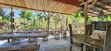 https://horego-prod-outlets-photos.s3.ap-southeast-3.amazonaws.com/horego.com/nusapenida/restaurant/warung-ten-poh-lembongan/review/thumbnail/af1qipp9f1awrguz5ete59oku8lzwwmhuw3lbtps6mvt.jpg