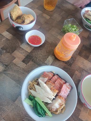 https://horego-prod-outlets-photos.s3.ap-southeast-3.amazonaws.com/horego.com/pagedangan/restaurant/bakmi-congkee-serpong/review/thumbnail/af1qippcuwyl5l9qumivteylzkskcx5elf0pfzhf_11h.jpg