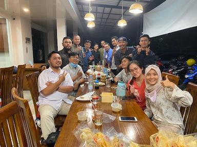 https://horego-prod-outlets-photos.s3.ap-southeast-3.amazonaws.com/horego.com/pagedangan/restaurant/bebek-titiang-gading-serpong/review/thumbnail/af1qipmeqsmxyweltg0vq46wyepcqnp8yumlkfkgfxv8.jpg