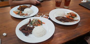 https://horego-prod-outlets-photos.s3.ap-southeast-3.amazonaws.com/horego.com/pagedangan/restaurant/bebek-titiang-gading-serpong/review/thumbnail/af1qipmrvndqnyfngxf2osd_mbgqdkqqvzcpeqnyigac.jpg
