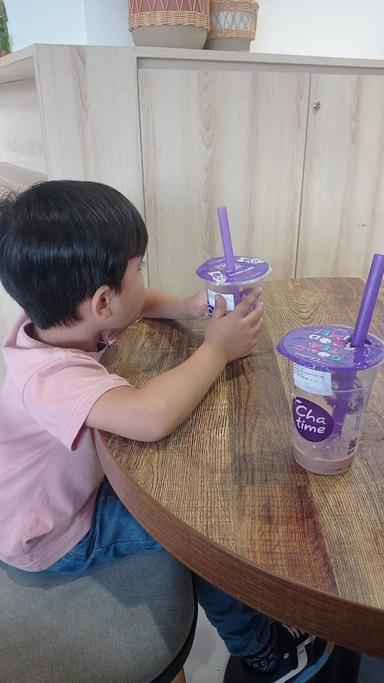 https://horego-prod-outlets-photos.s3.ap-southeast-3.amazonaws.com/horego.com/pagedangan/restaurant/chatime-qbig-bsd-tangerang-selatan/review/thumbnail/AF1QipNcXhdVzXlg_IpRUCV6fIo0JoJgKaz_yuTPzBBs.jpg