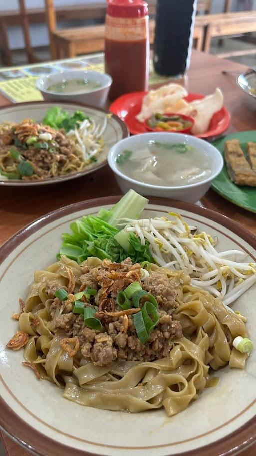 Noodle Yummy Bakmi Bangka review