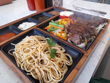 https://horego-prod-outlets-photos.s3.ap-southeast-3.amazonaws.com/horego.com/pagedangan/restaurant/steak-21-aeon-mall-bsd-city/review/thumbnail/af1qippehcipn8p93cirhi6frqr0mhlmmowlshgp7wuy.jpg