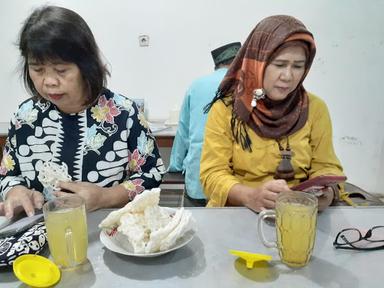 https://horego-prod-outlets-photos.s3.ap-southeast-3.amazonaws.com/horego.com/pakis/restaurant/warung-sehat-soto-lamongan/review/thumbnail/af1qipnsilxt4nmyz4rvhx8v-zjyw4quzp3tqcf2wvmk.jpg