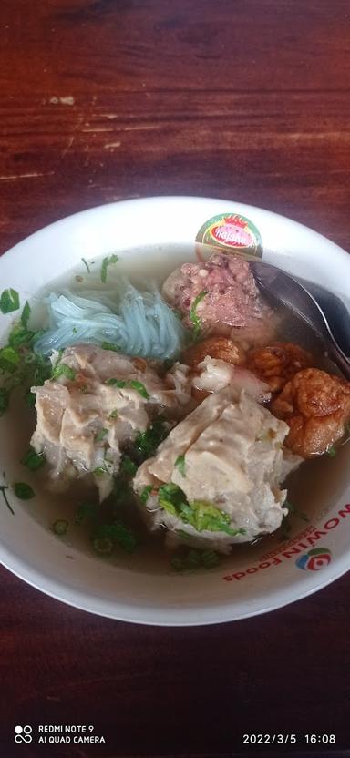 https://horego-prod-outlets-photos.s3.ap-southeast-3.amazonaws.com/horego.com/pakisaji/restaurant/bakso-717-febri/review/thumbnail/af1qipp8djzvwuji_wrtrhr8kvtxoz9ty3mrajos79bf.jpg