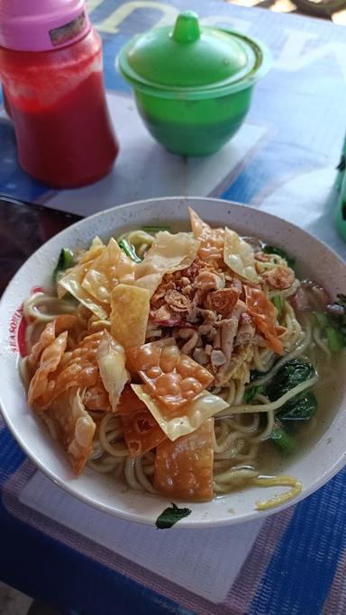 https://horego-prod-outlets-photos.s3.ap-southeast-3.amazonaws.com/horego.com/pakisaji/restaurant/pangsit-mie-zein-sawak/review/thumbnail/af1qipprwdzwis8ppsgduilnuxulukj9fsflhzbhnmzx.jpg