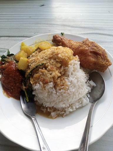 https://horego-prod-outlets-photos.s3.ap-southeast-3.amazonaws.com/horego.com/pakisaji/restaurant/warung-nasi-kapau-masakan-padang/review/thumbnail/af1qipobv2r-vfjzkpl-oftam0rqhe80vat7d_lezyuo.jpg