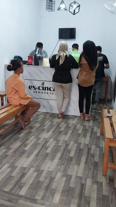 https://horego-prod-outlets-photos.s3.ap-southeast-3.amazonaws.com/horego.com/pakuhaji/beverages/es-cincau-indonesia/review/thumbnail/af1qippho-fvqwofx-5iyiypcru3nlv7mdyhnpcuktfr.jpg