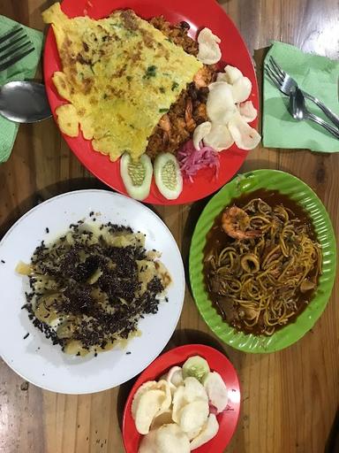 https://horego-prod-outlets-photos.s3.ap-southeast-3.amazonaws.com/horego.com/palmerah/restaurant/mie-aceh-pandrah-kemanggisan-slipi-/review/thumbnail/af1qipngk4mjikoke5bs464osbxlzipgrppk-nfx-acy.jpg