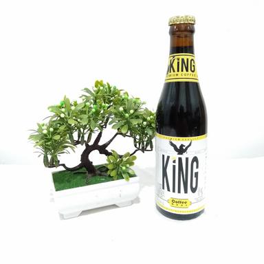 https://horego-prod-outlets-photos.s3.ap-southeast-3.amazonaws.com/horego.com/pamulang/beverages/coffeebeer-pamulang-distributor-agung-ngoro-tirta-agung-sambrewok-red-sojju-sarsaparilla-nonalcohol/review/thumbnail/AF1QipNYGxfK4iUIfydzXHk2FE3El4XXxwwKfQn_96I8.jpg