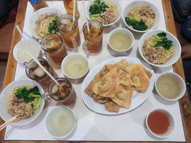 https://horego-prod-outlets-photos.s3.ap-southeast-3.amazonaws.com/horego.com/pamulang/cafe/bakmi-pp/review/thumbnail/af1qipo3awlyebdquv830djxheop8ycaz1bipdu0wf0h.jpg