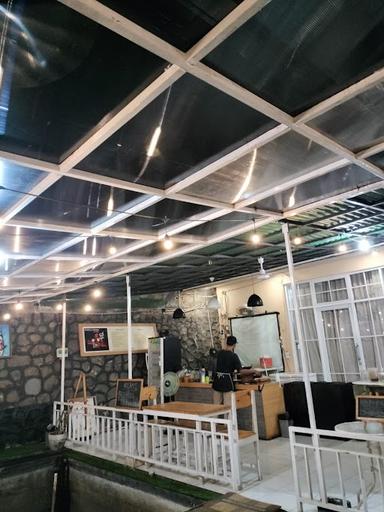 https://horego-prod-outlets-photos.s3.ap-southeast-3.amazonaws.com/horego.com/pamulang/cafe/kakacia-koi-dan-resto/review/thumbnail/AF1QipNq2izWn8TT4dAG7tQIBveVxqmh6z-dPwP-EXQk.jpg