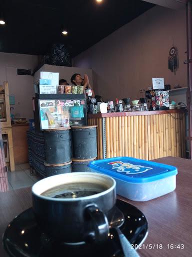 https://horego-prod-outlets-photos.s3.ap-southeast-3.amazonaws.com/horego.com/pamulang/coffee-shop/flakes-coffee/review/thumbnail/af1qipm8iu9vpgldtjqiccni2dc6ndcyz56jiac6zmgm.jpg