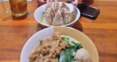 https://horego-prod-outlets-photos.s3.ap-southeast-3.amazonaws.com/horego.com/pamulang/restaurant/bakso-gunung-gandul/review/thumbnail/af1qipmo9cepfmhcgsifcdrhnylx9wtmbdcp_jiywoqn.jpg