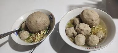 https://horego-prod-outlets-photos.s3.ap-southeast-3.amazonaws.com/horego.com/pamulang/restaurant/bakso-jogja-pakde-tris/review/thumbnail/af1qipolhsuhhd336bxzsluty0jtzockhccjznthuief.jpg