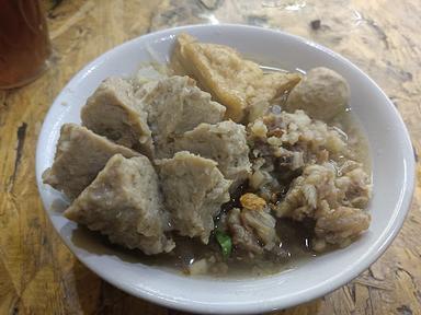 https://horego-prod-outlets-photos.s3.ap-southeast-3.amazonaws.com/horego.com/pamulang/restaurant/bakso-keling-masminsolo-pamulang-2/review/thumbnail/af1qippkiks1oueftwwxlac3nfhjm5tj9eqdoegvk8pi.jpg