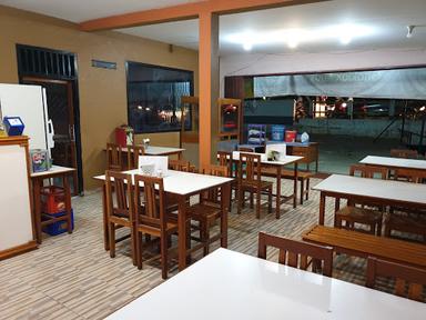 https://horego-prod-outlets-photos.s3.ap-southeast-3.amazonaws.com/horego.com/pamulang/restaurant/dhyzara-kedai-mie-ongklok/ambience/thumbnail/AF1QipPCVqkWfeGdq7KeB034zJQEDU9MlKCFWgBlqvoO.jpg