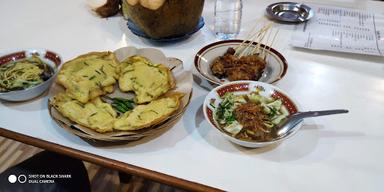 https://horego-prod-outlets-photos.s3.ap-southeast-3.amazonaws.com/horego.com/pamulang/restaurant/dhyzara-kedai-mie-ongklok/review/thumbnail/AF1QipOtZO3c9xzZDcc-LZC6Fb5D70hx4dx4SrOUhdic.jpg