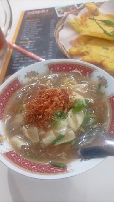 https://horego-prod-outlets-photos.s3.ap-southeast-3.amazonaws.com/horego.com/pamulang/restaurant/dhyzara-kedai-mie-ongklok/review/thumbnail/AF1QipP6y4uTGxralYrRFgkiMfXUXEX3rFTZvDTzS-Wn.jpg