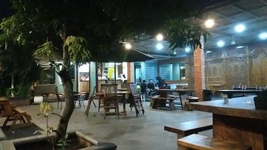 https://horego-prod-outlets-photos.s3.ap-southeast-3.amazonaws.com/horego.com/pamulang/restaurant/kedai-kemuning-57/review/thumbnail/af1qipopoa212inpw2putxjfnetu8zbikjgtljpokors.jpg