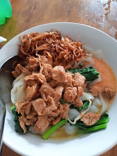 https://horego-prod-outlets-photos.s3.ap-southeast-3.amazonaws.com/horego.com/pamulang/restaurant/mie-ayam-kebumen-mas-parlan/review/thumbnail/af1qipn8ewberof3je8d0mhpdb6yuxhmqdpbcdfwid4i.jpg