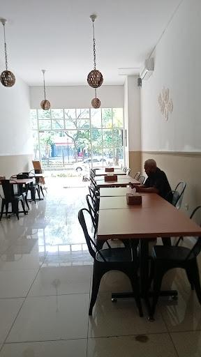 https://horego-prod-outlets-photos.s3.ap-southeast-3.amazonaws.com/horego.com/pamulang/restaurant/restoran-sunda-khas-purwakarta-southcity-d-h-ibu-haji-ciganea/review/thumbnail/af1qippshygrnnnrvpzdutukfsc_mztr50eizg5-waks.jpg