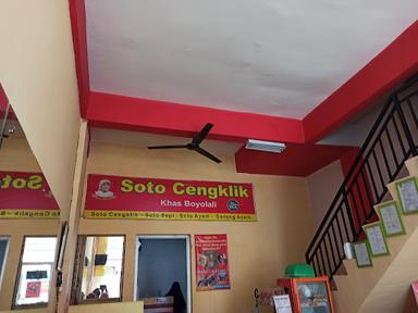 https://horego-prod-outlets-photos.s3.ap-southeast-3.amazonaws.com/horego.com/pamulang/restaurant/soto-cengklik/ambience/thumbnail/AF1QipOBMqAtJnDbK20F7bJG5R8CEV04bcQF9tshX4OA.jpg