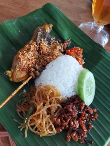 https://horego-prod-outlets-photos.s3.ap-southeast-3.amazonaws.com/horego.com/pamulang/restaurant/waroeng-maia-spesial-nasi-pecel-dan-sego-babat/review/thumbnail/af1qippntgtzgmnbfr318xdu2p9-lpdzaeajnvpthsgs.jpg